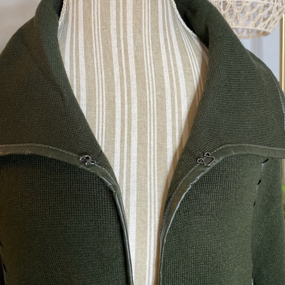 NWT Patricia Nash Sleeved Cape - Picture 7 of 10